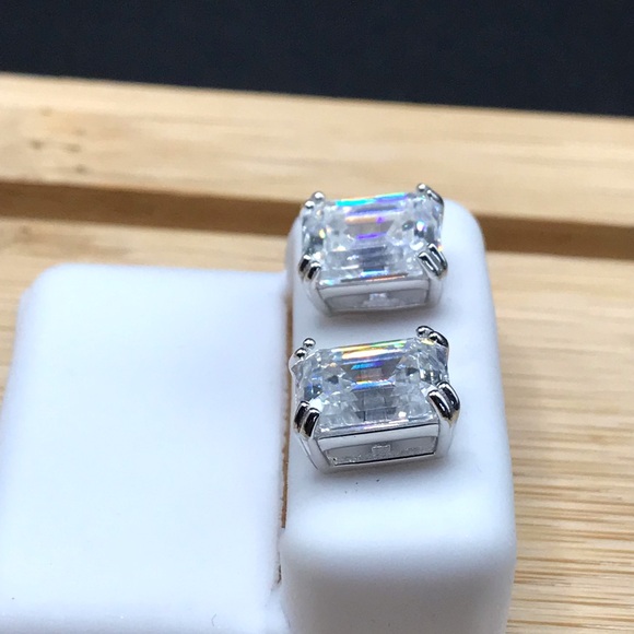 Elegant 925 Sterling Silver 8.00CT MOISSANITE Stud push back unisex Earrings - Picture 15 of 17